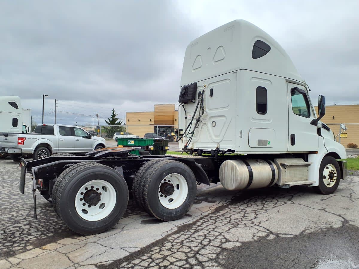 2020 Freightliner Cascadia in Syracuse, NY — photo 4