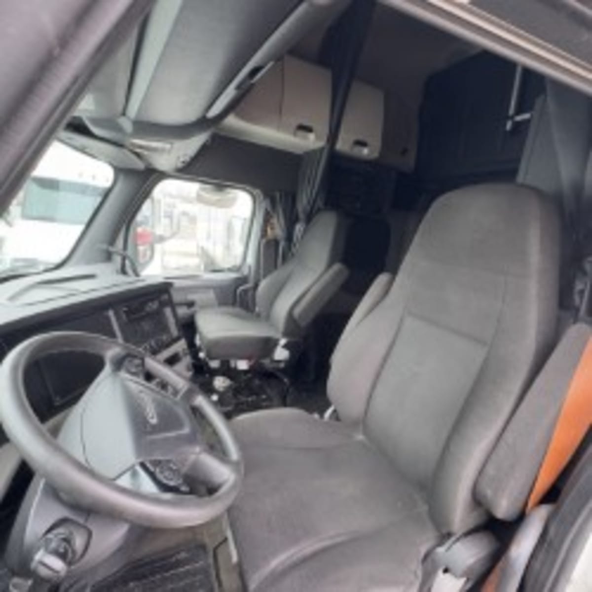 2020 Freightliner - image 7