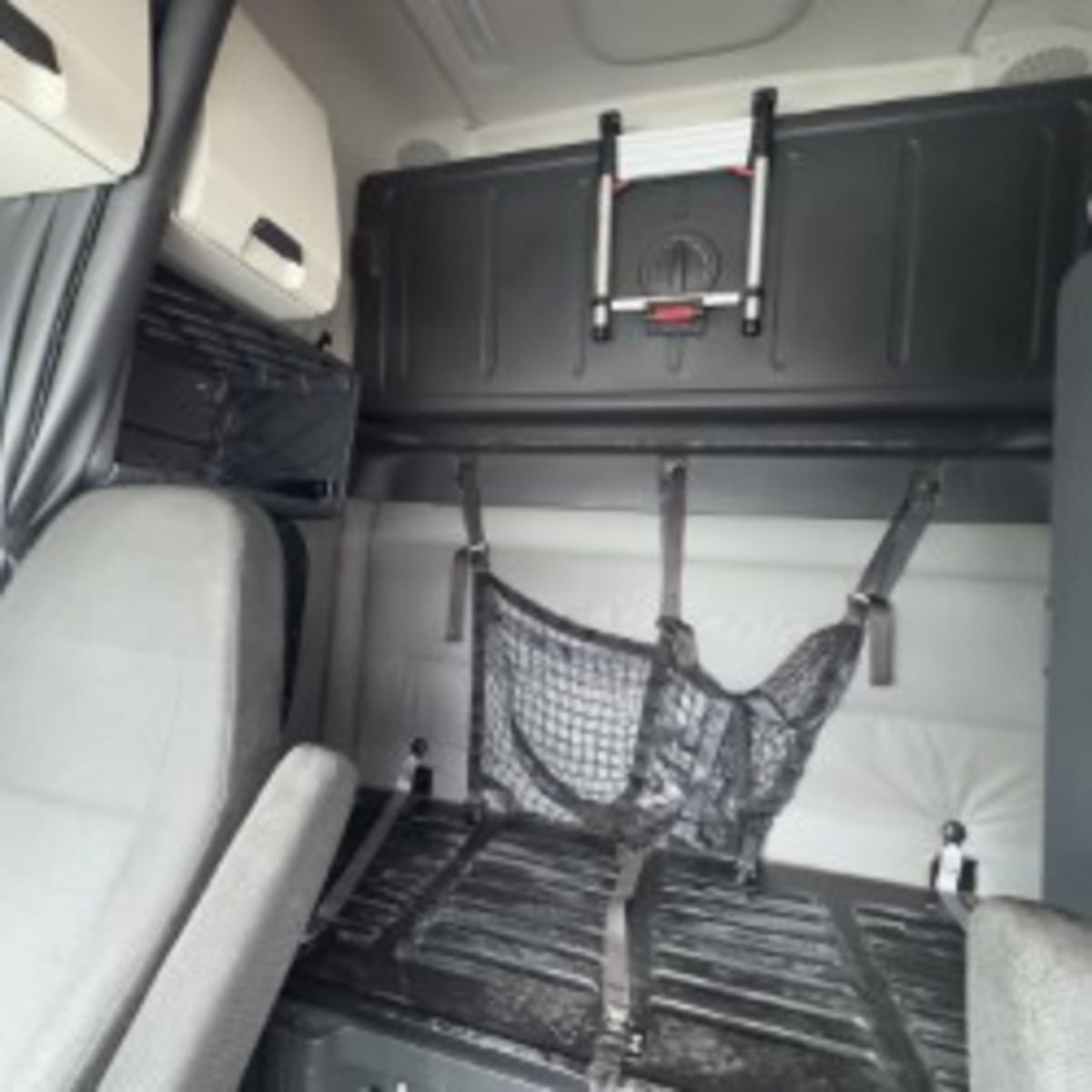 2020 Freightliner - image 8