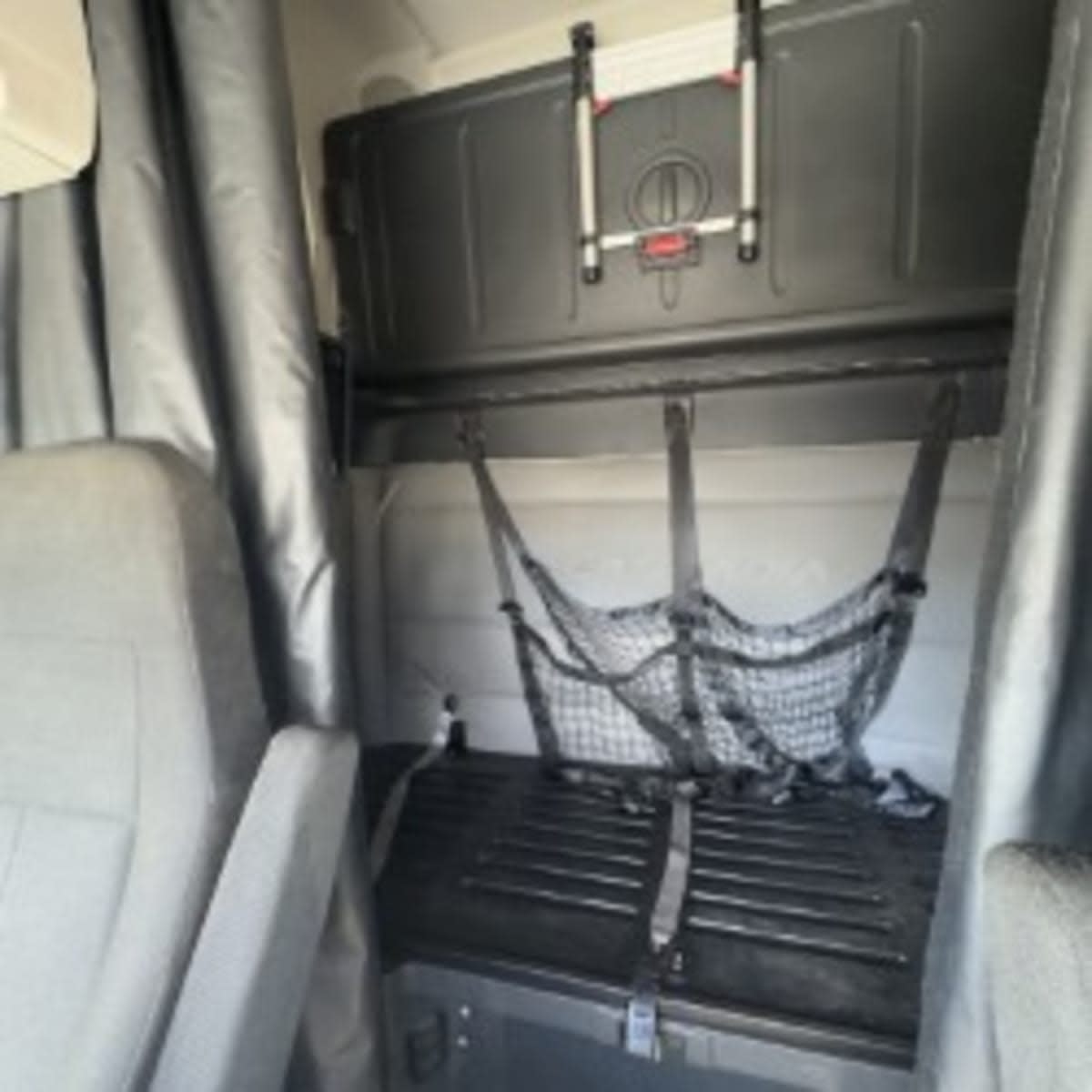 2020 Freightliner - image 8