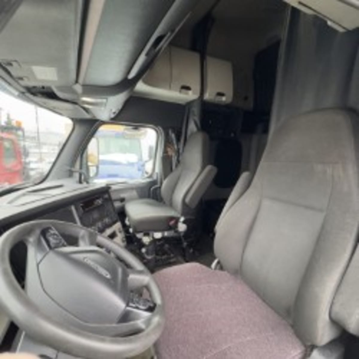 2020 Freightliner - image 7