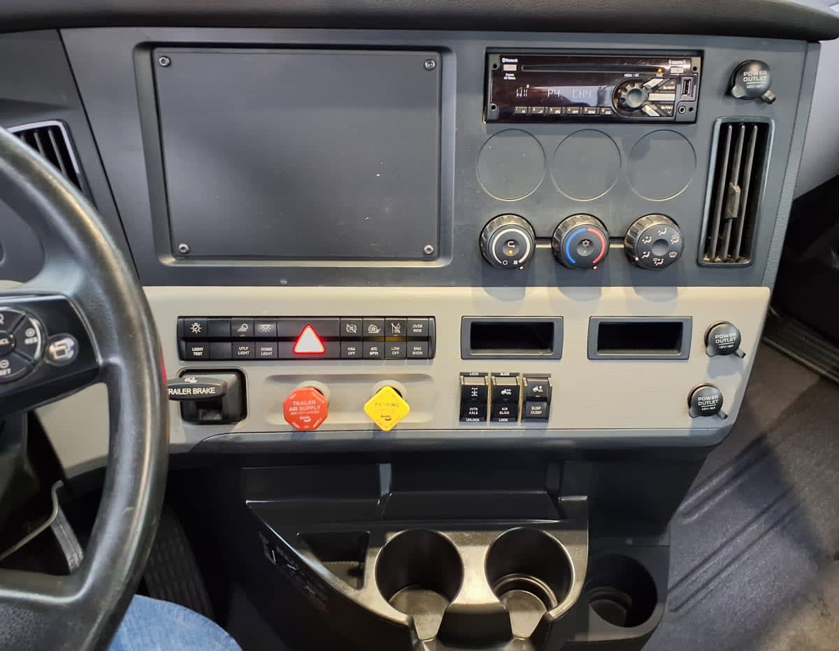 2020 Freightliner - image 10