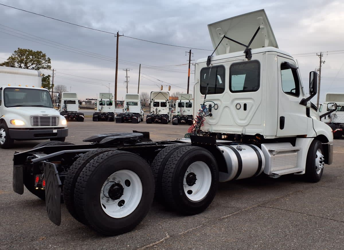 2020 Freightliner - image 4