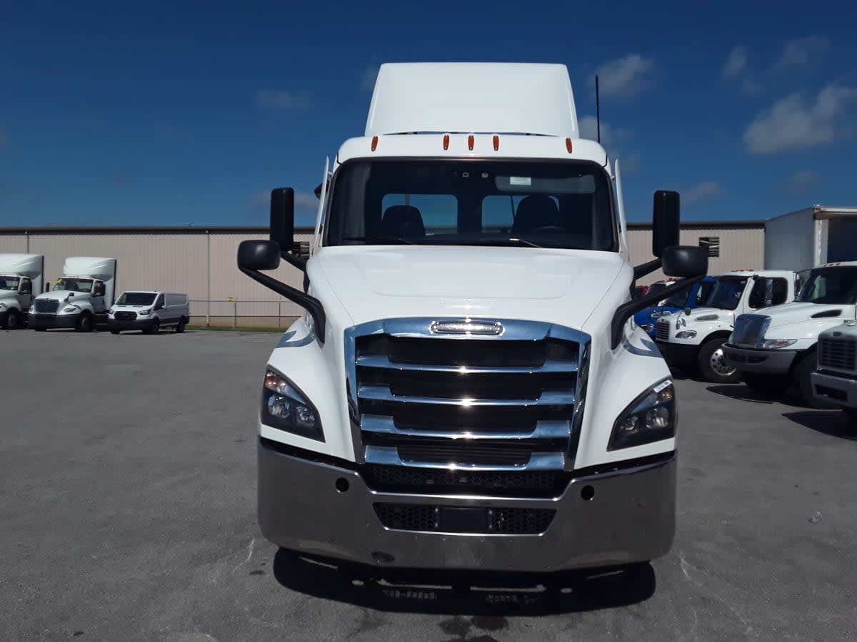 2020 Freightliner Cascadia in La Vergne, TN — photo 2
