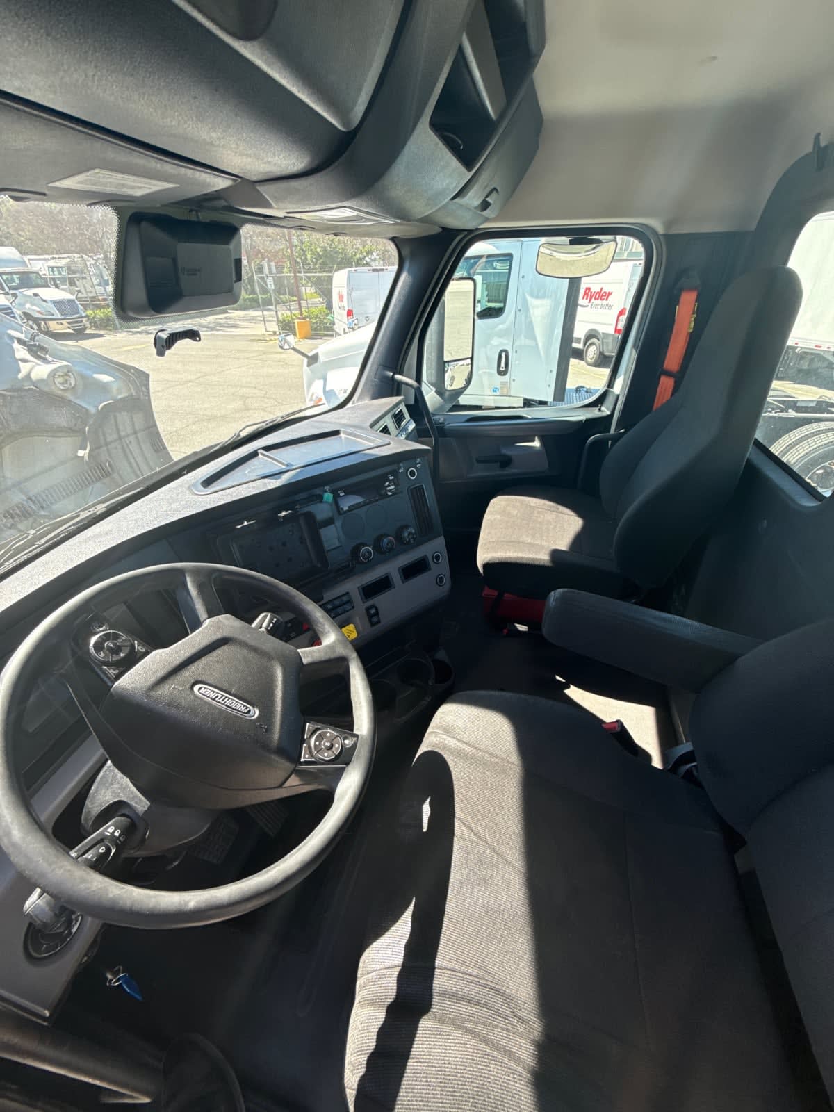 2020 Freightliner - image 7