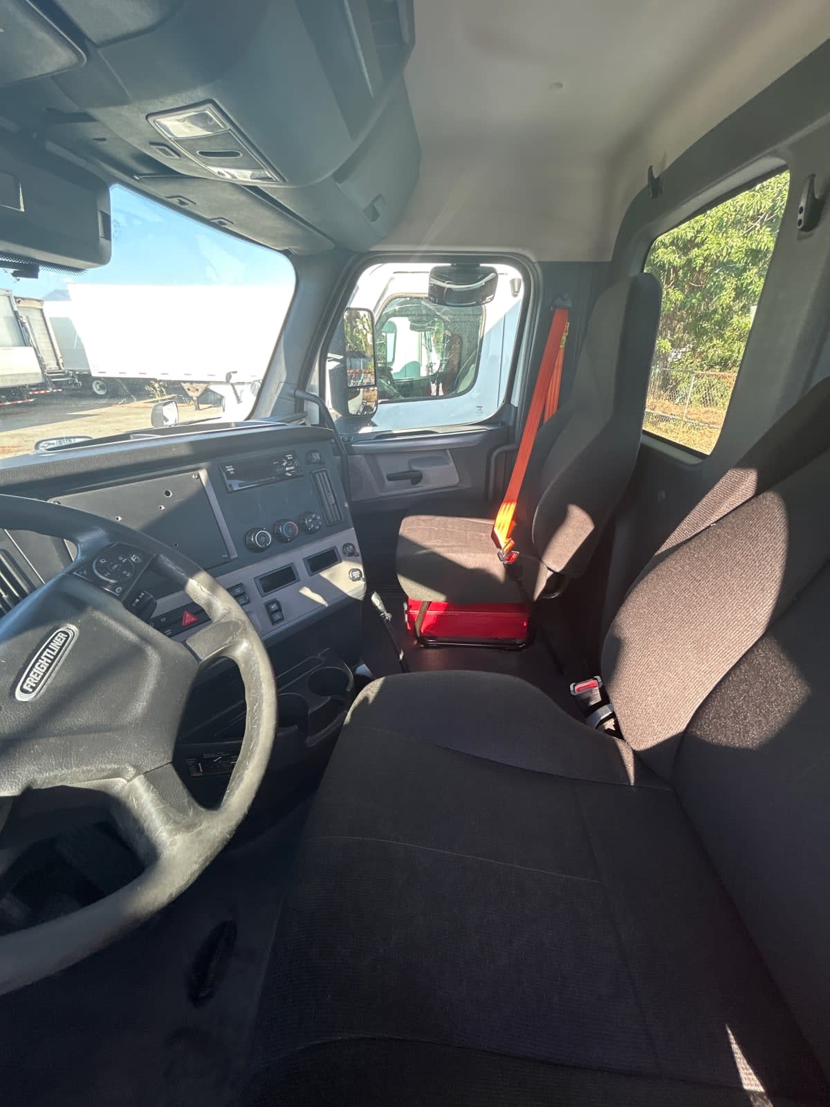 2020 Freightliner NEW CASCADIA 116 291028