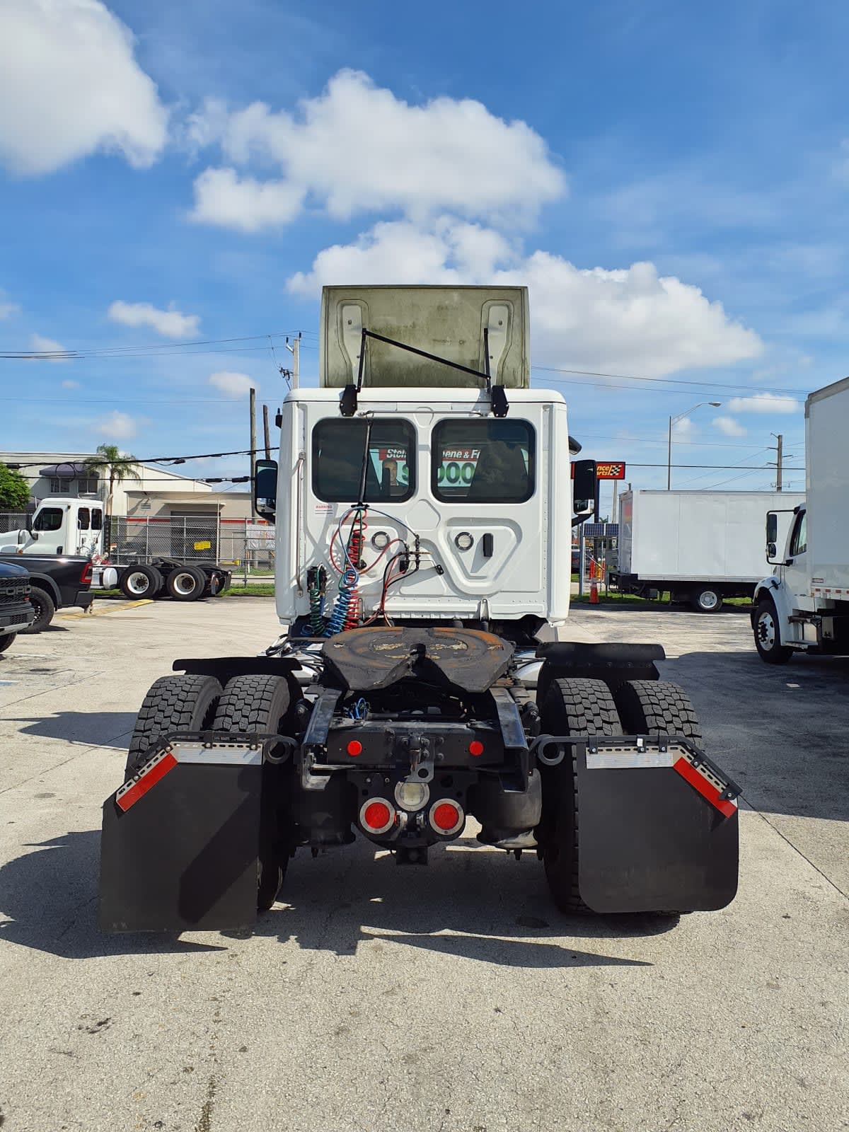2020 Freightliner Cascadia in Miami, FL — photo 5