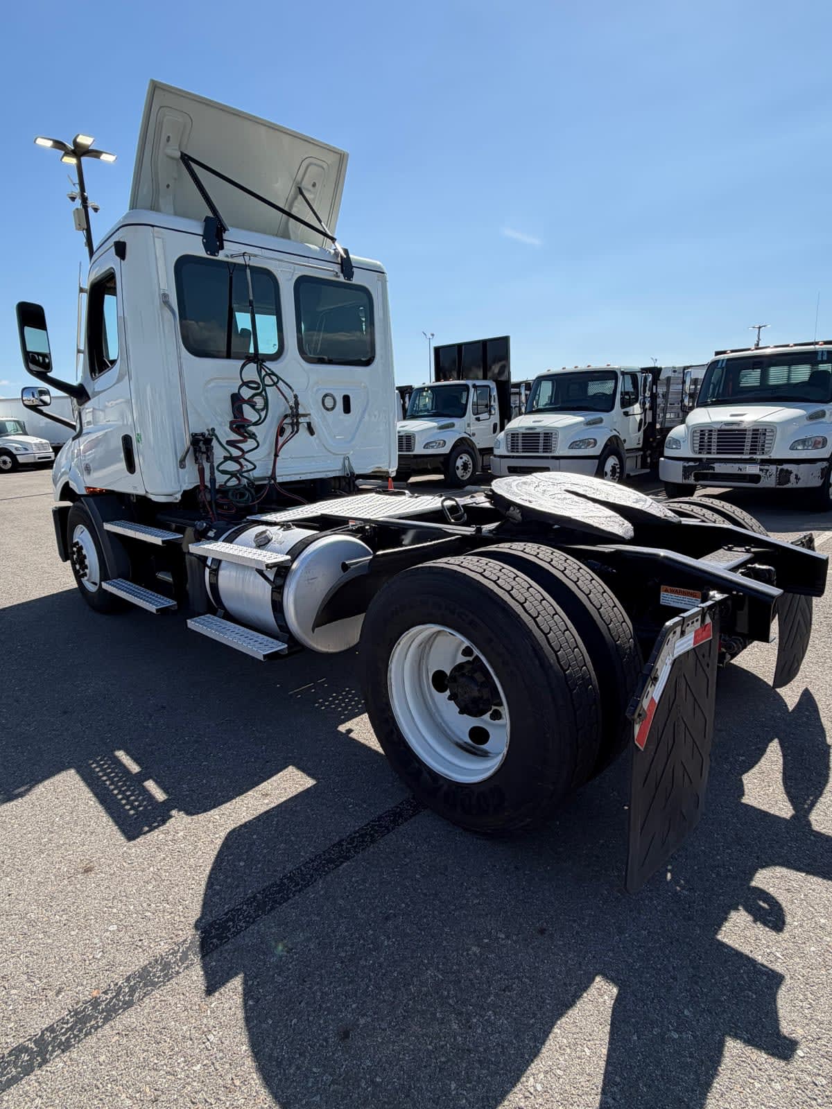 2020 Freightliner Cascadia in Fontana, CA — photo 6