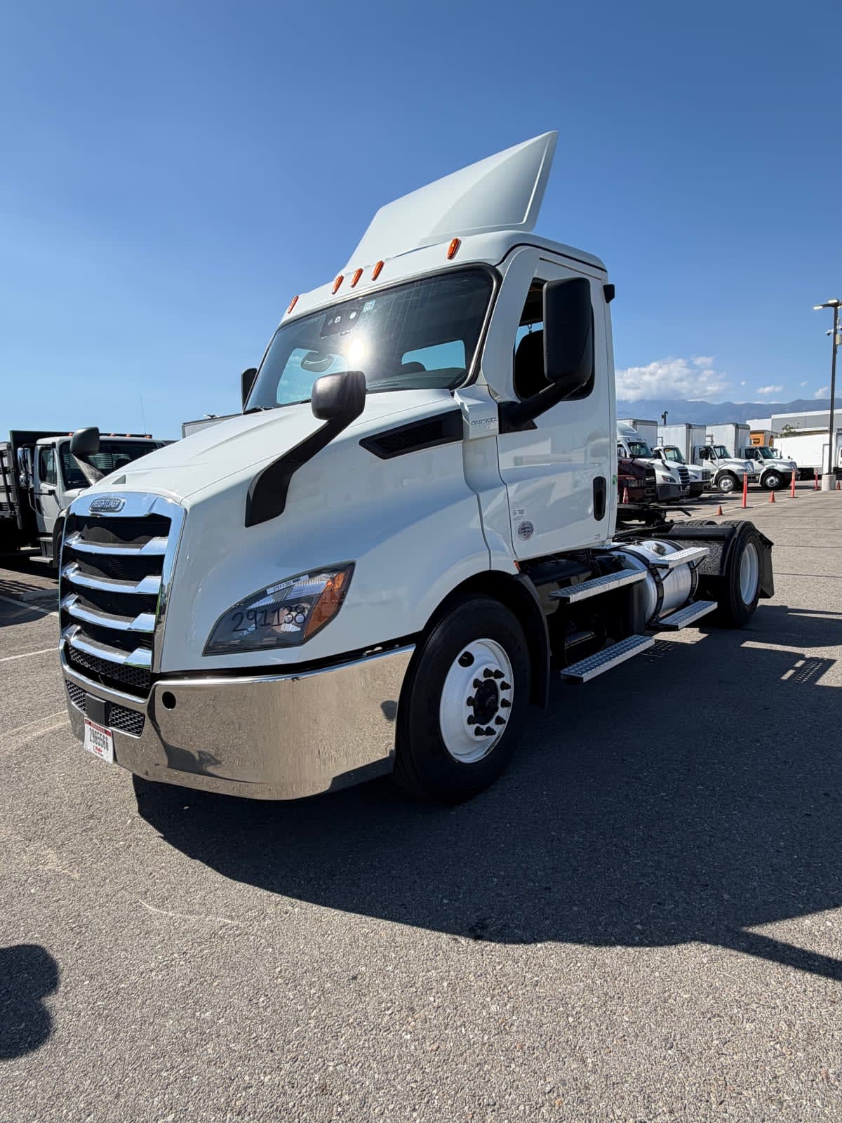 2020 Freightliner Cascadia in Fontana, CA — photo 3