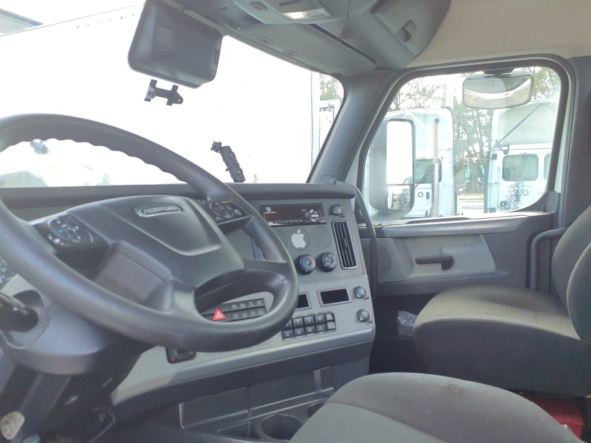 2020 Freightliner - image 7