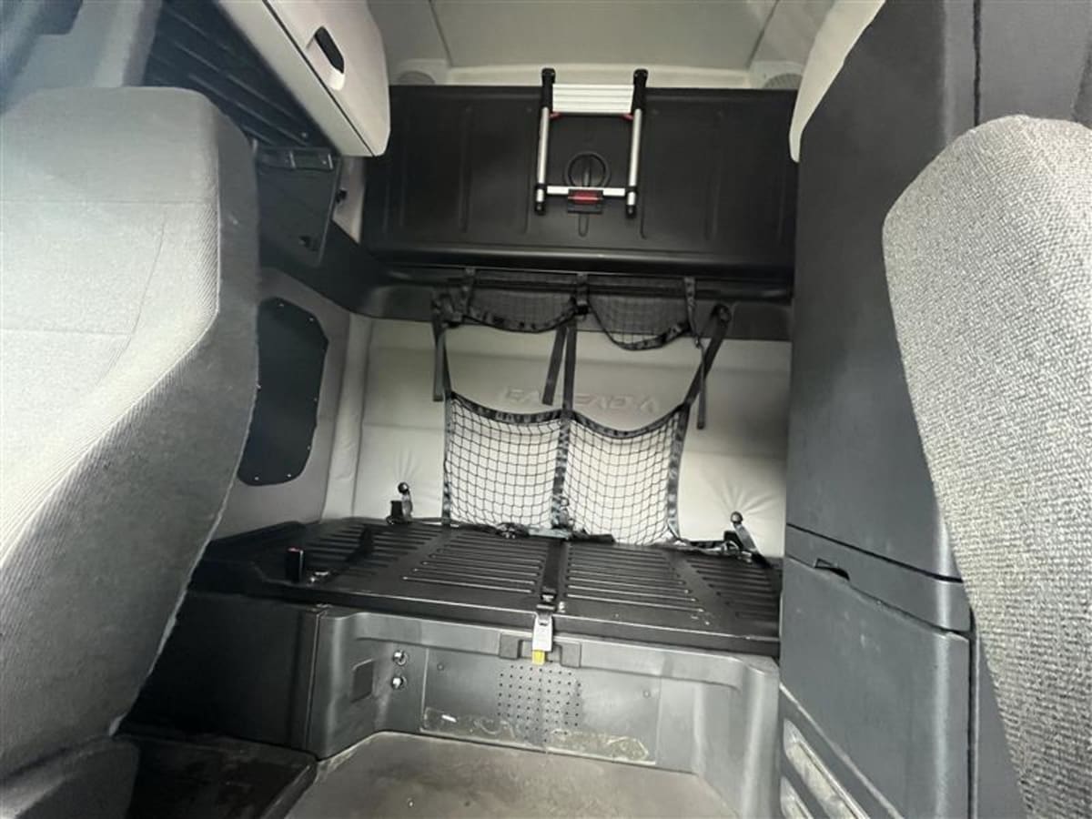 2021 Freightliner Cascadia in Beltsville, MD — photo 8