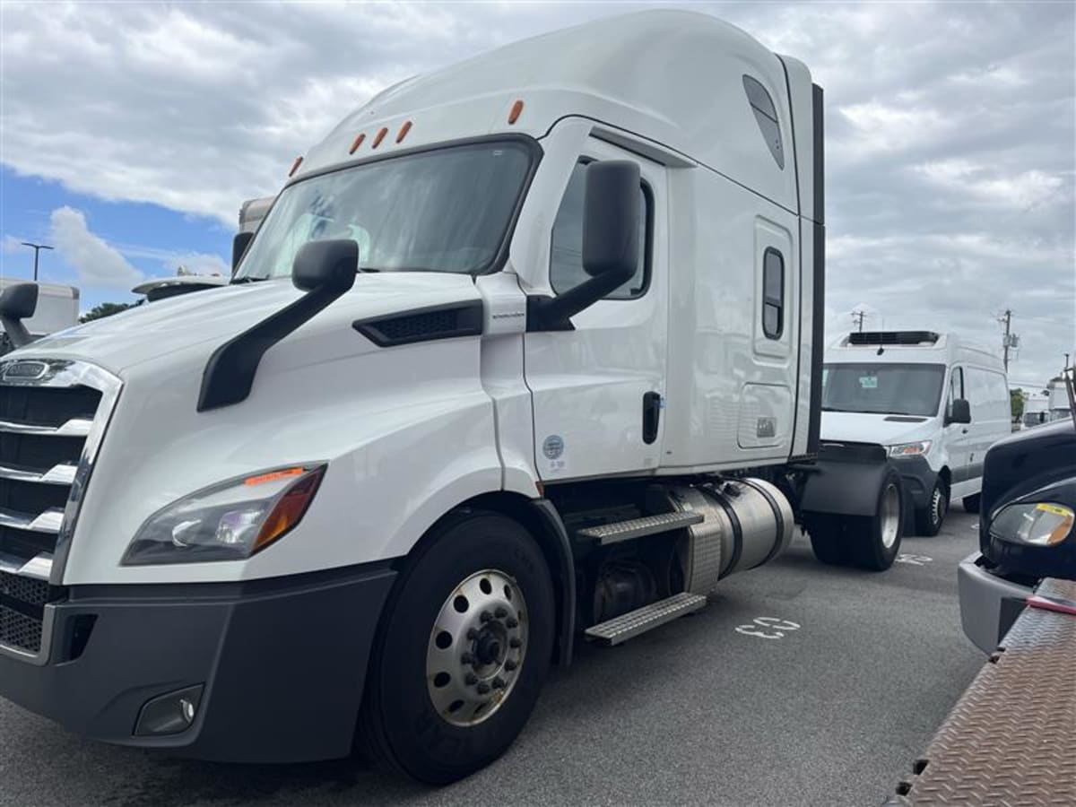 2021 Freightliner Cascadia in Beltsville, MD