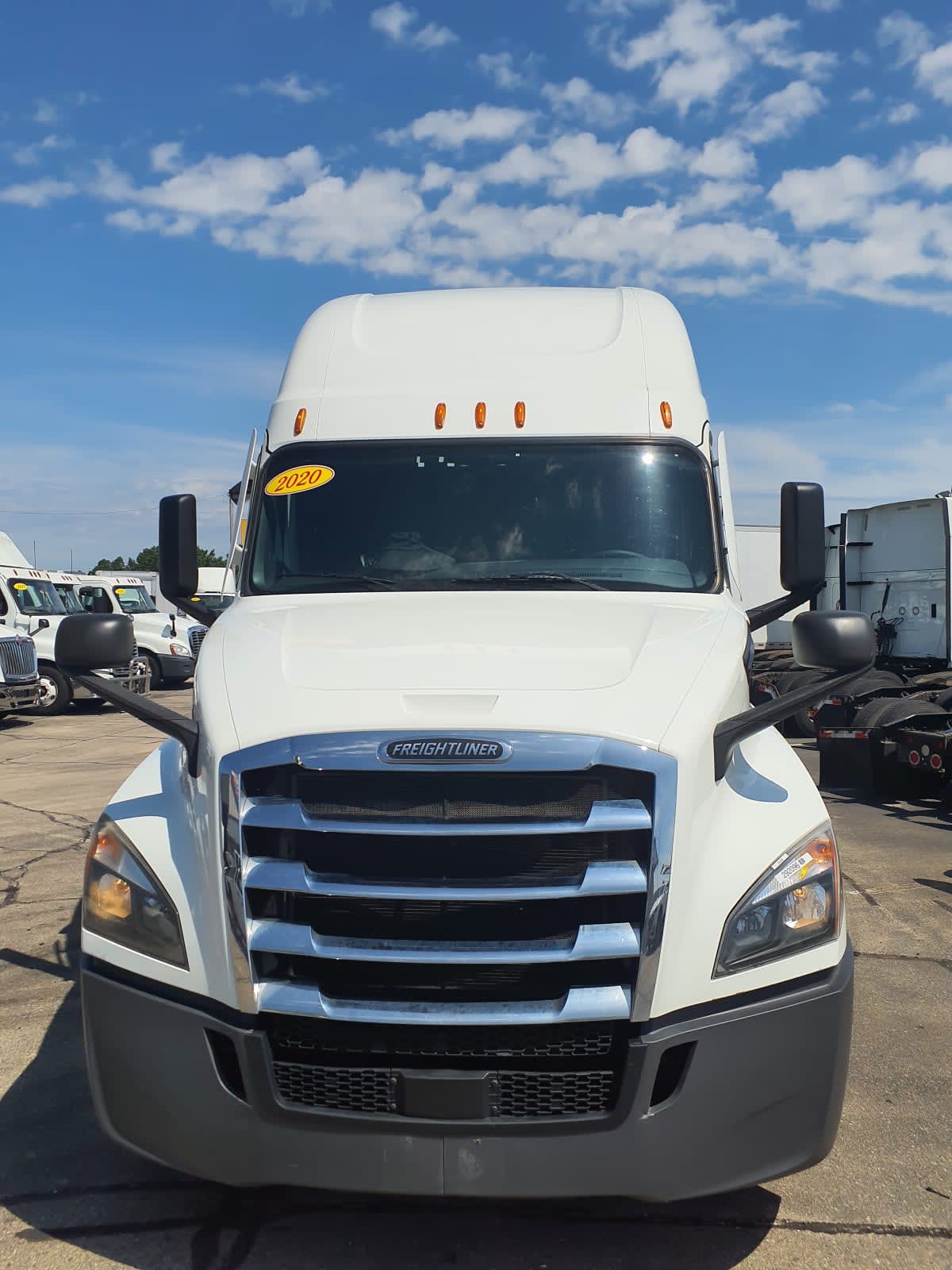 2020 Freightliner Cascadia in Oak Creek, WI — photo 2