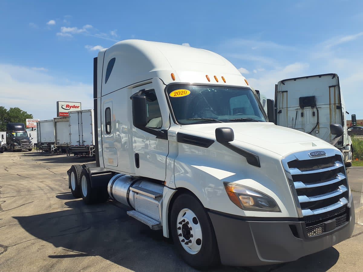 2020 Freightliner Cascadia in Oak Creek, WI — photo 3