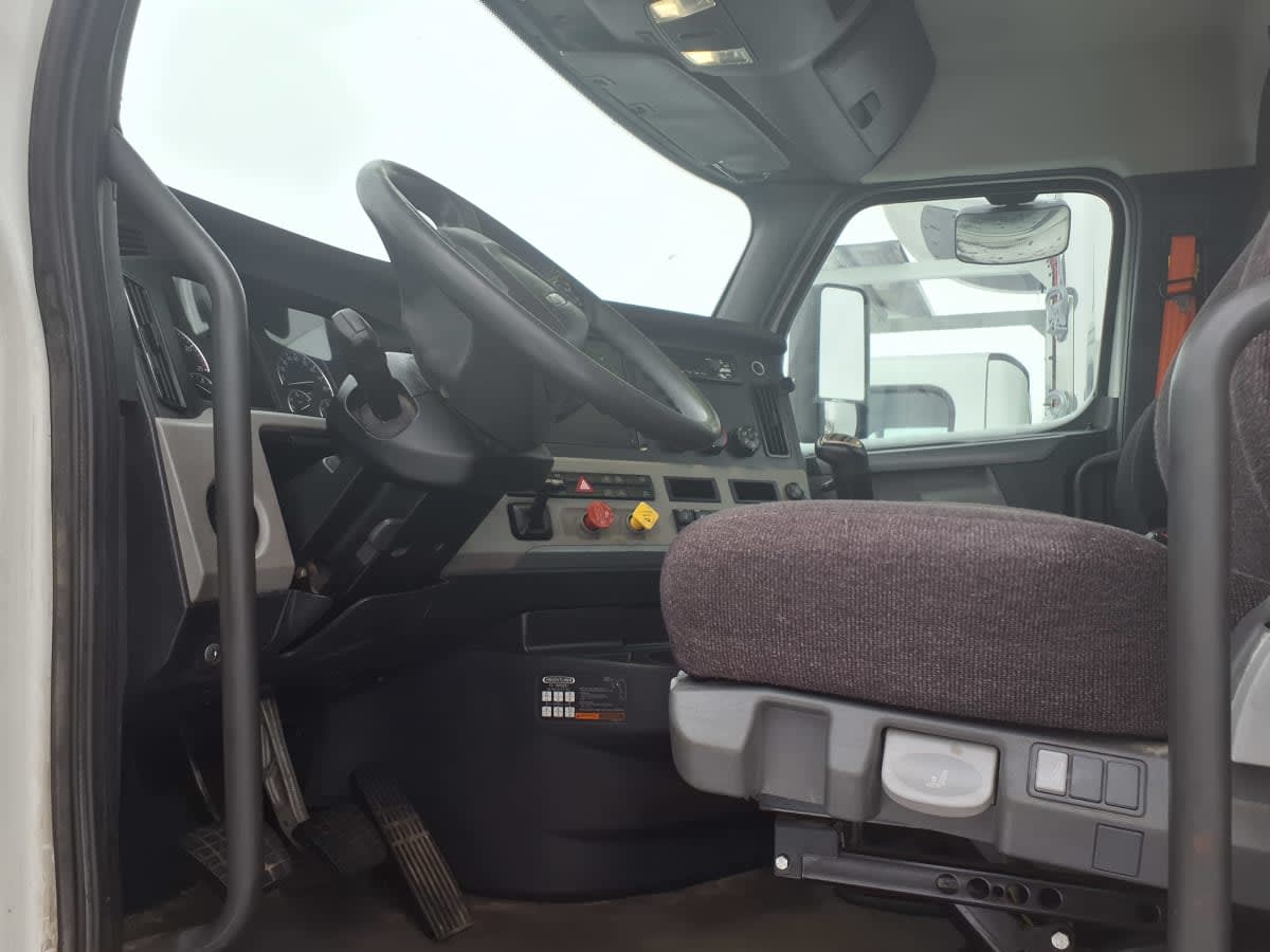 2021 Freightliner - image 7