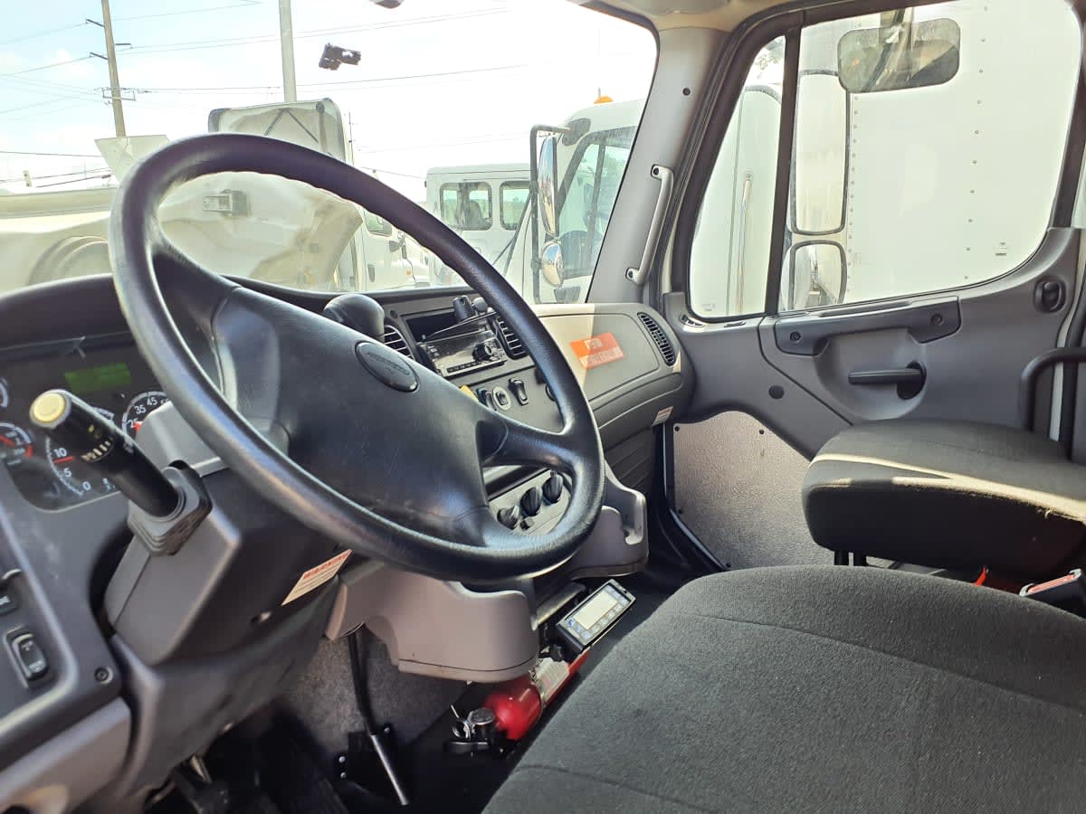 2020 Freightliner M2 106 in Miami, FL — photo 8