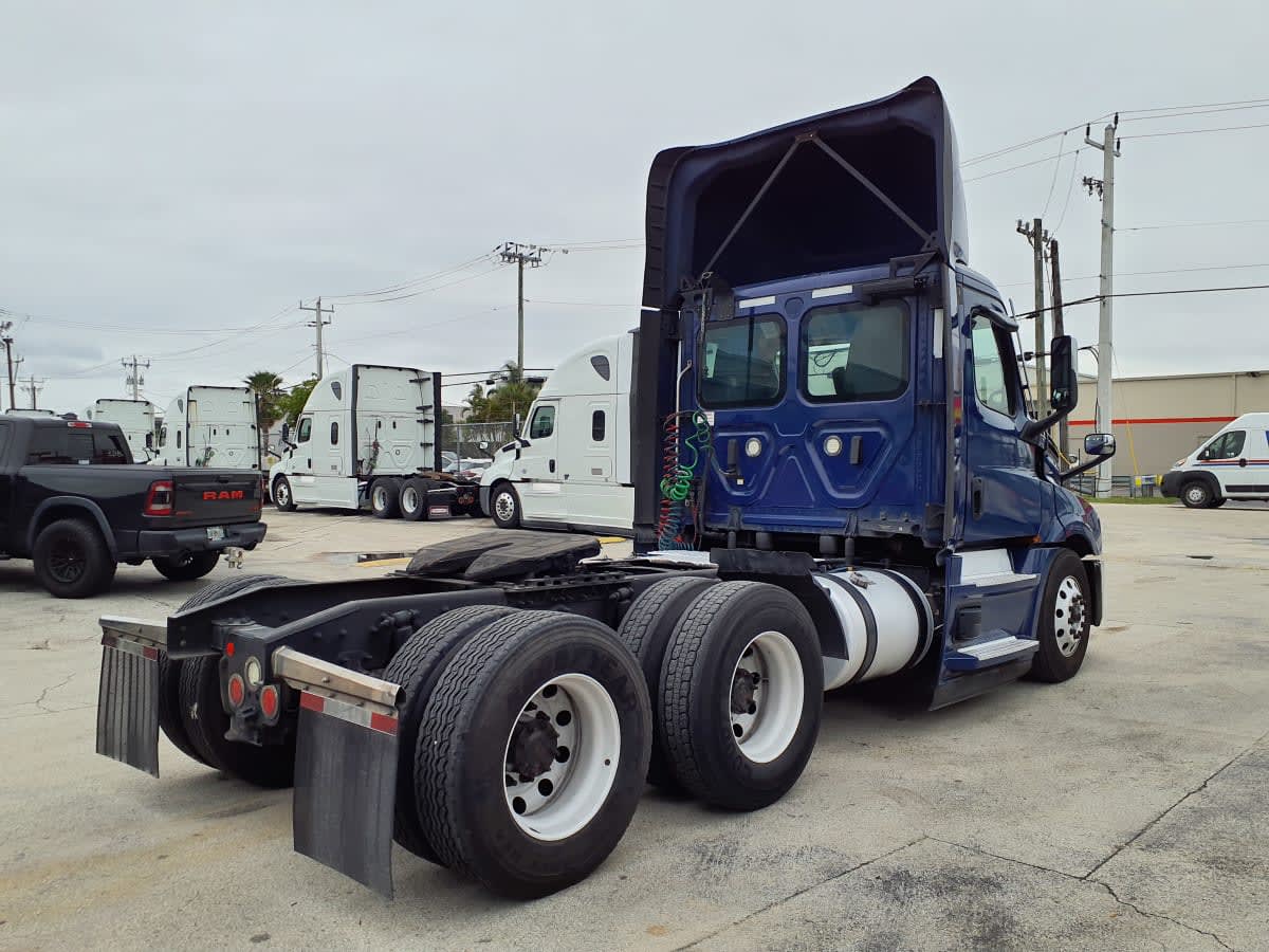 2020 Freightliner - image 4