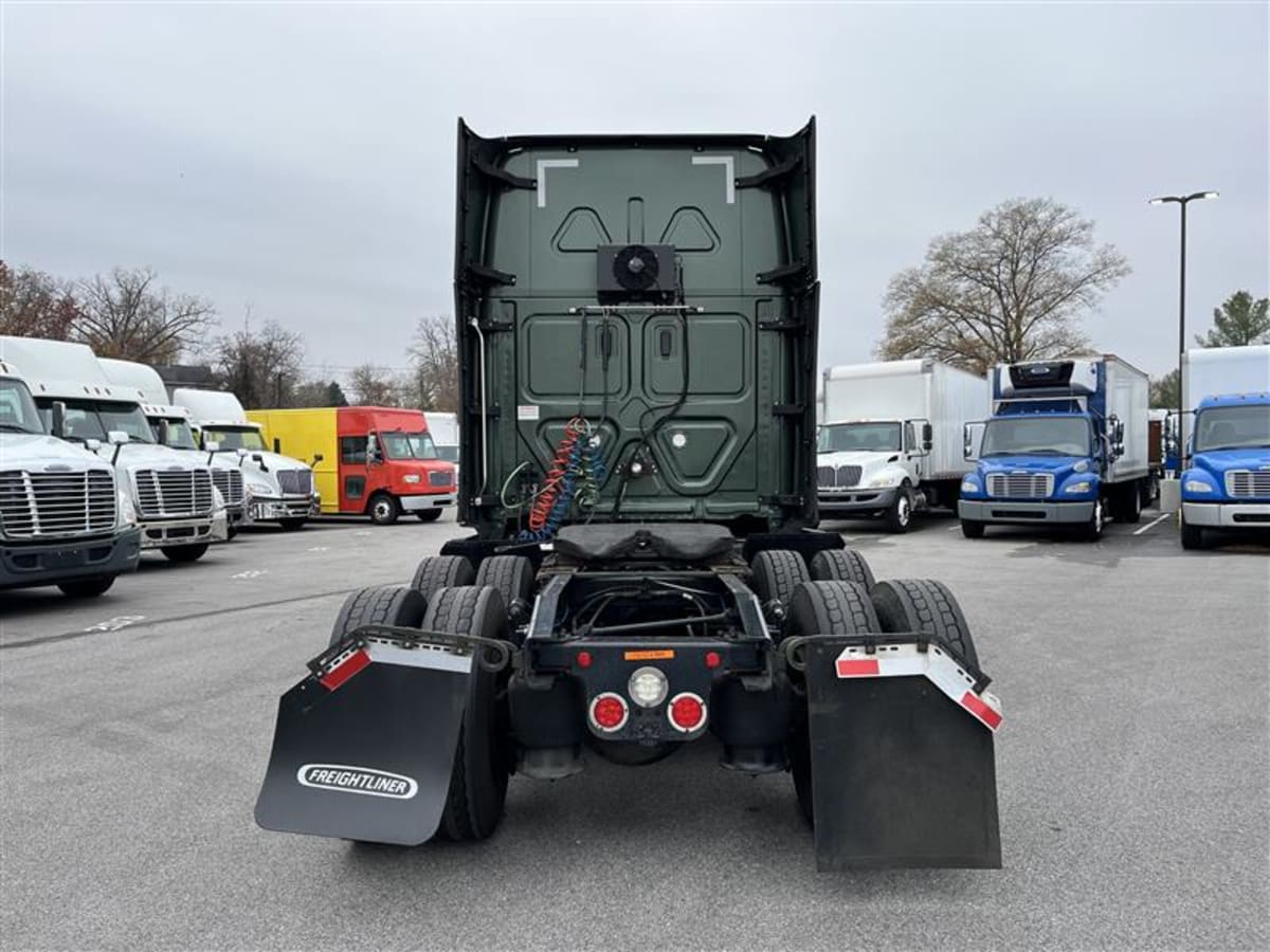 2021 Freightliner - image 5