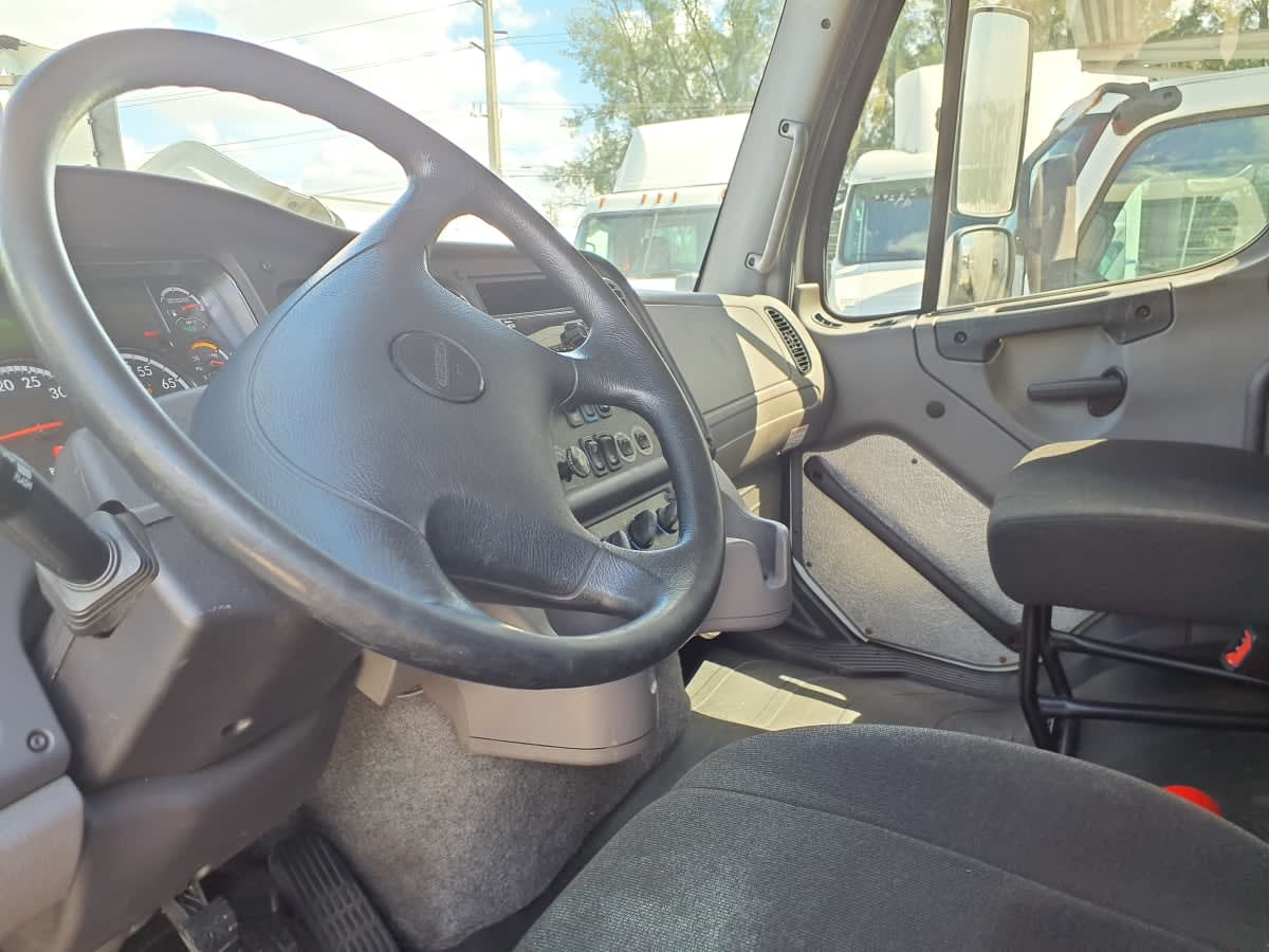 2020 Freightliner/Mercedes M2 106 293040