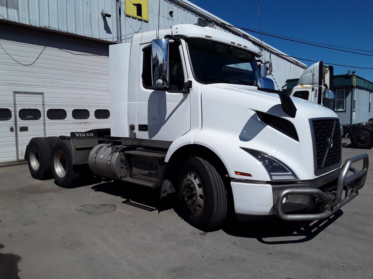 2021 Volvo VN64T 293220