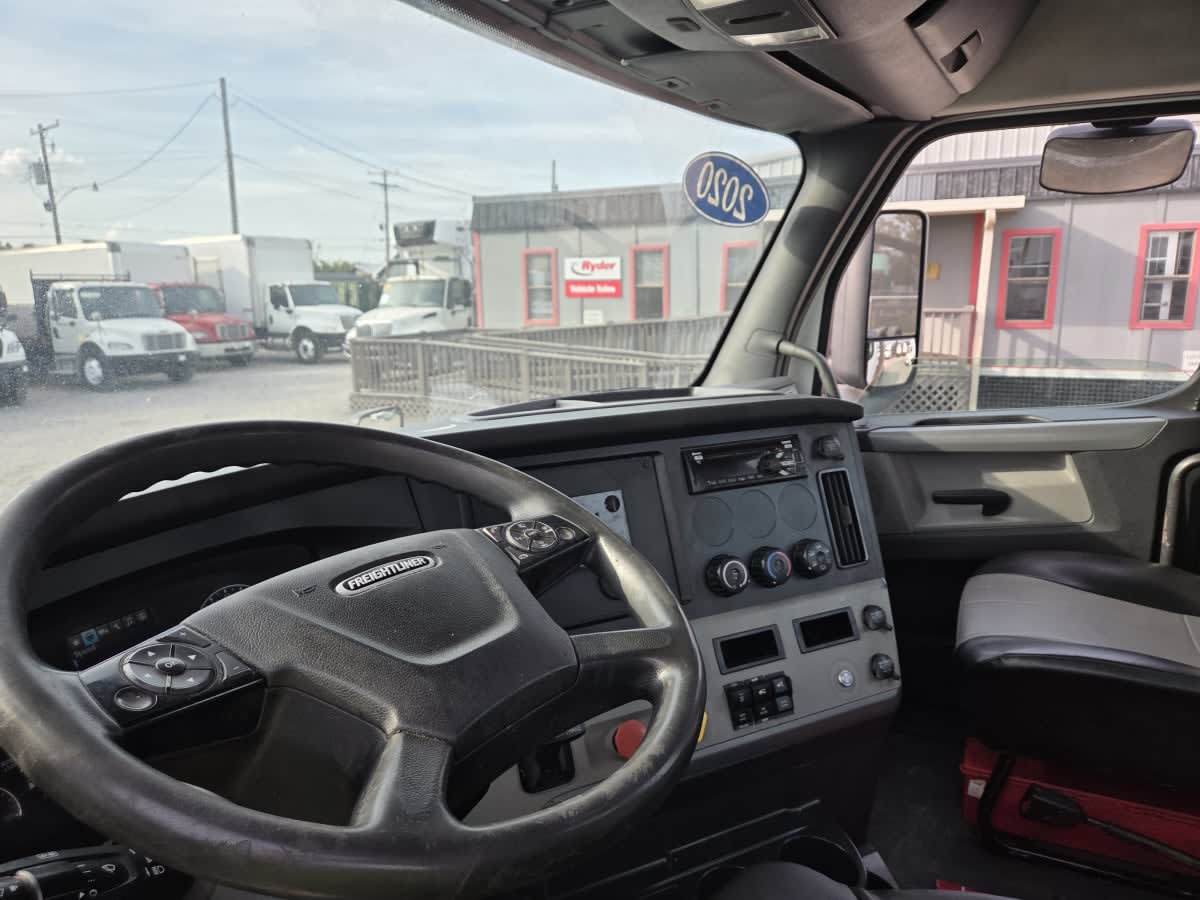 2020 Freightliner - image 7