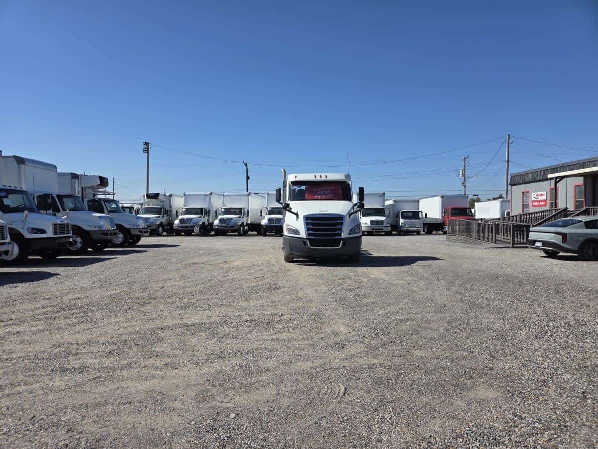 2020 Freightliner - image 2