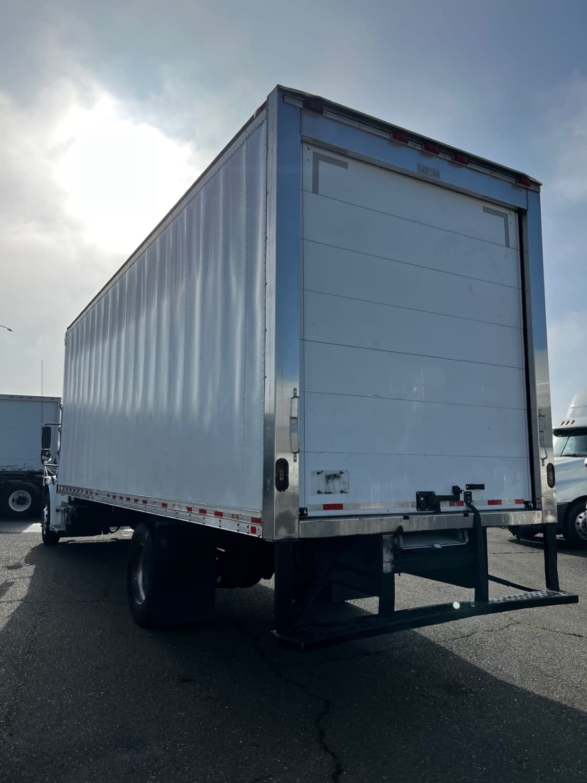 2020 Freightliner M2 106 - image 6