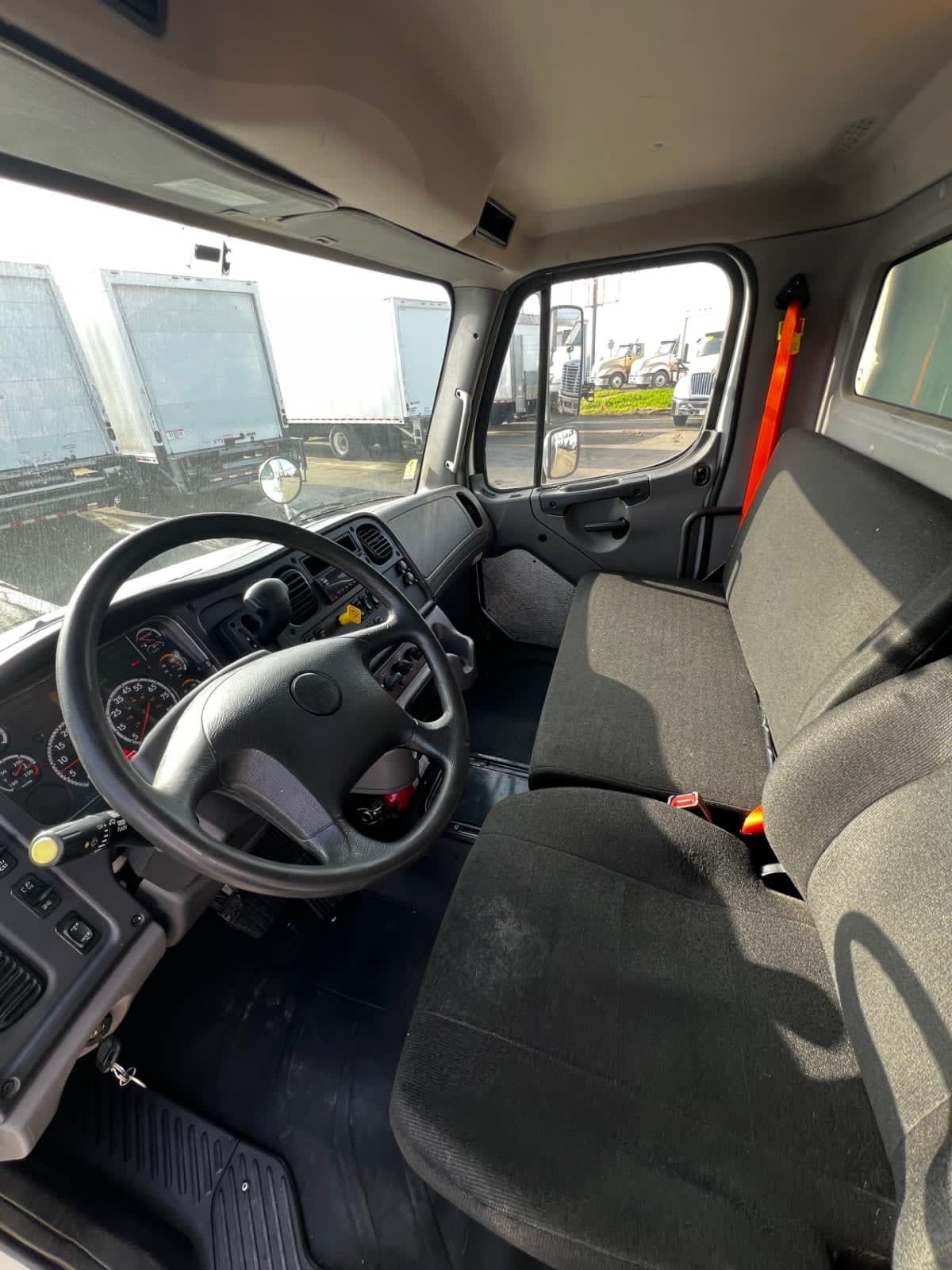 2020 Freightliner M2 106 - image 8