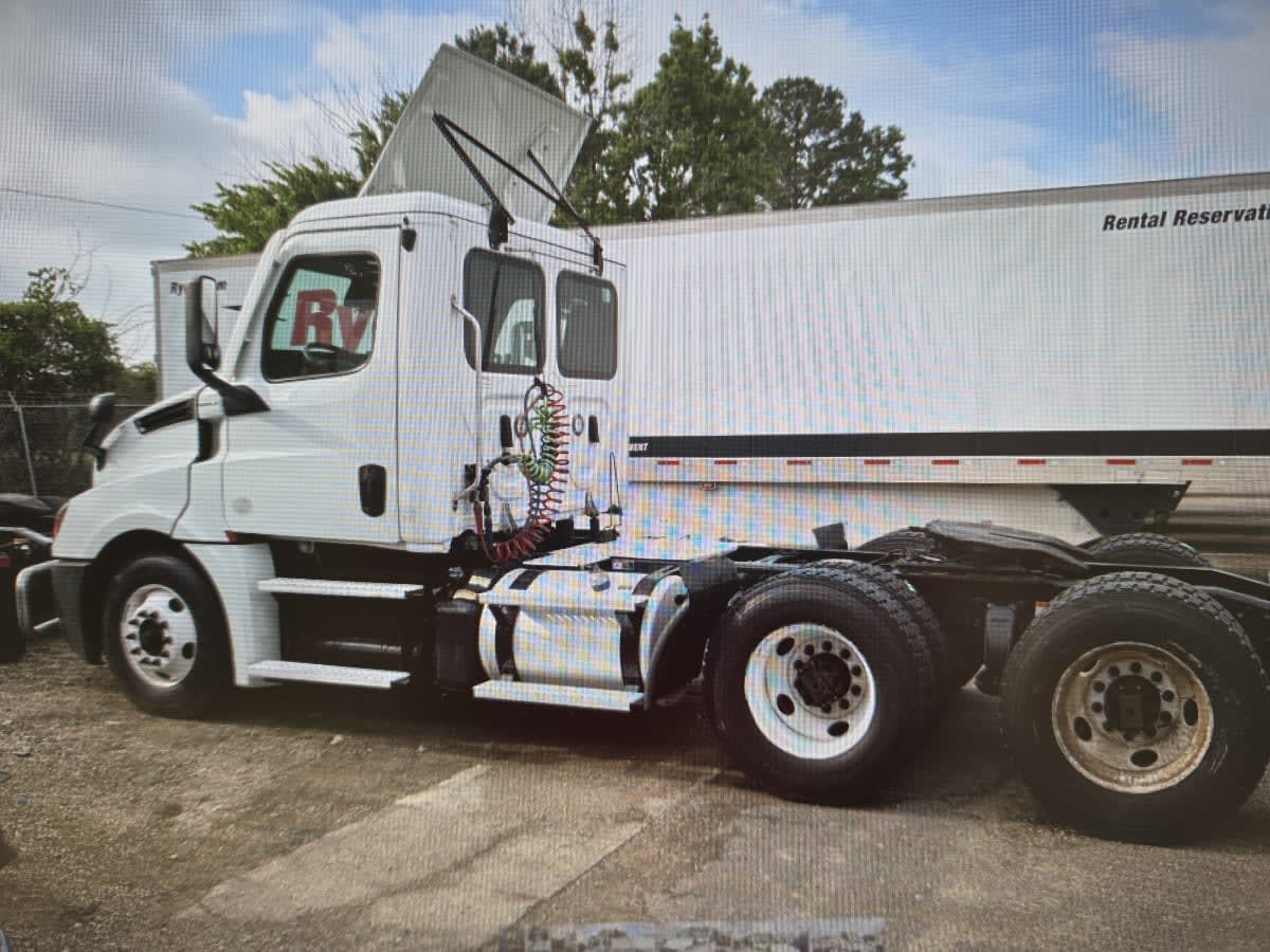 2021 Freightliner Cascadia in Greensboro, NC — photo 3