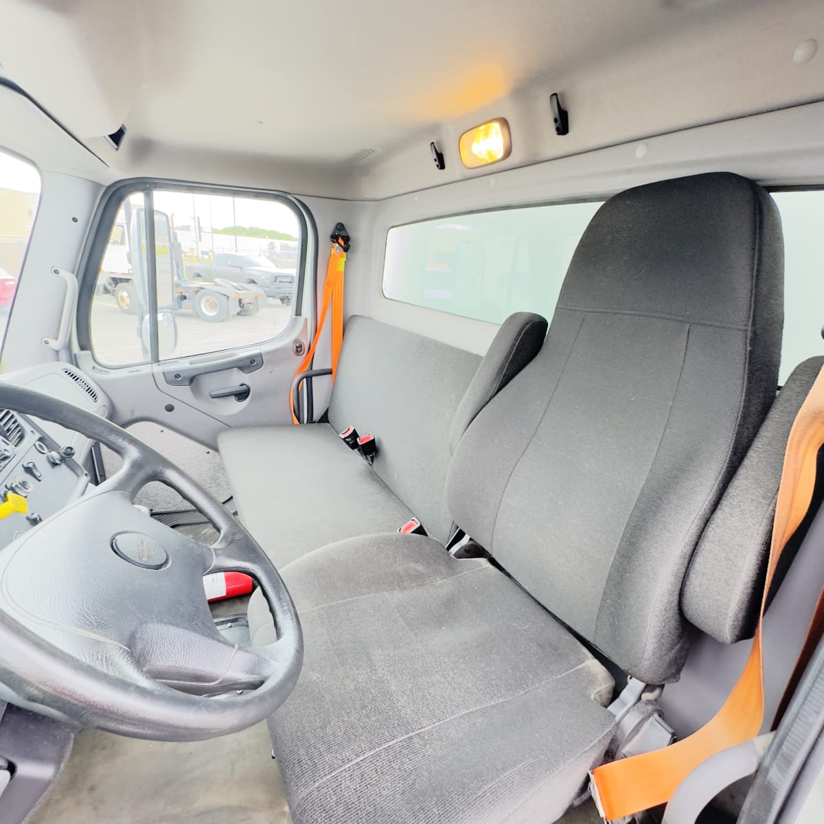 2021 Freightliner/Mercedes M2 106 294733