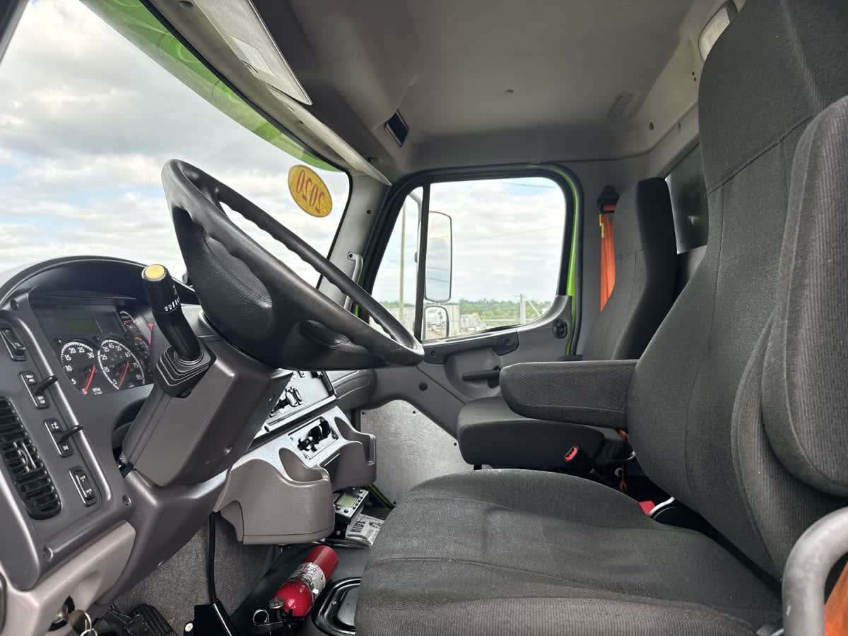 2020 Freightliner/Mercedes M2 106 294804