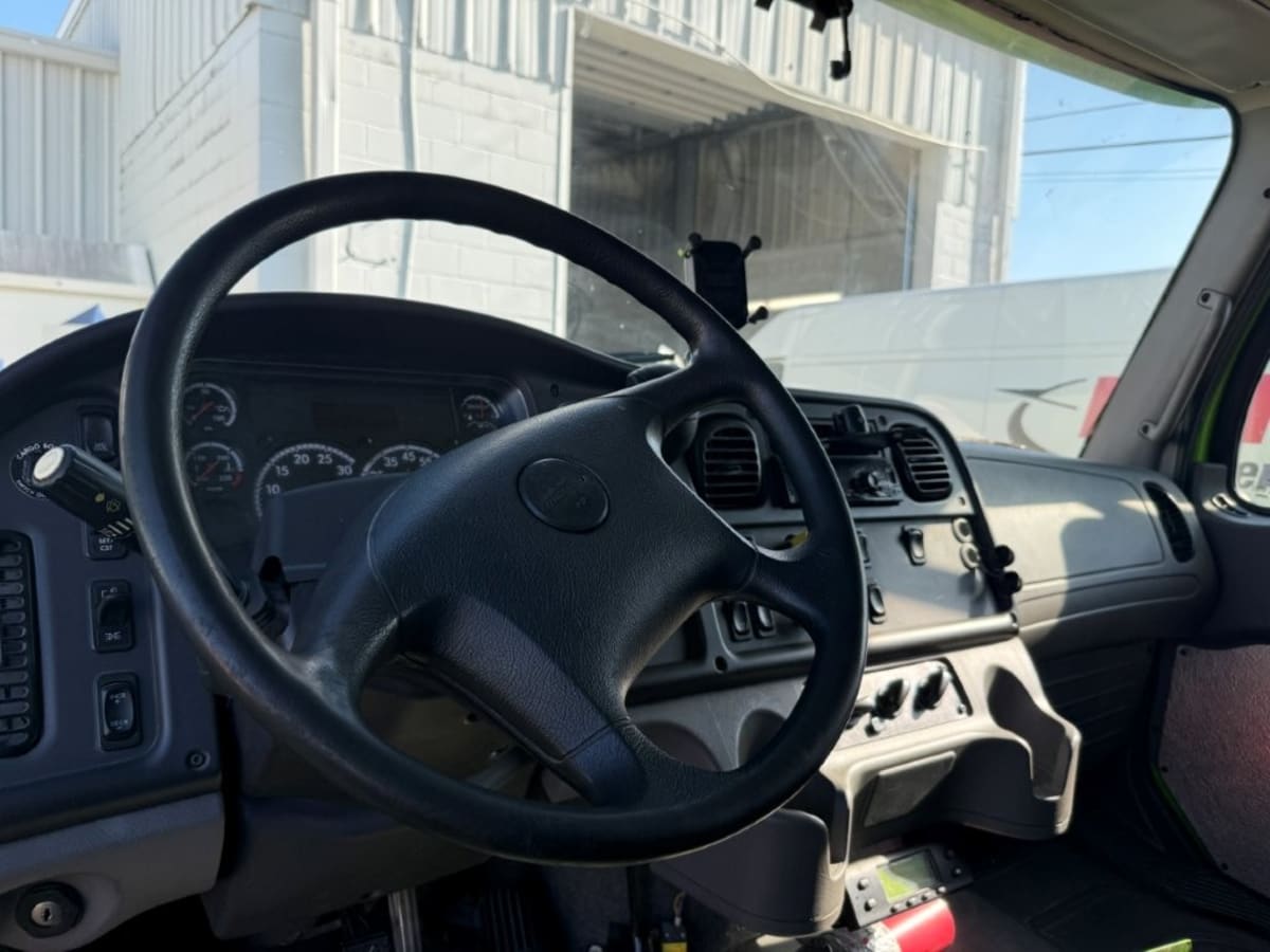 2020 Freightliner/Mercedes M2 106 294891