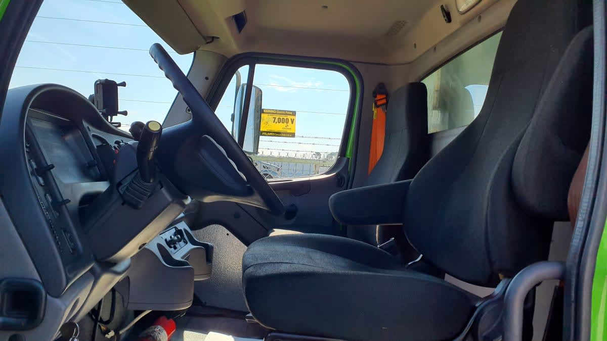 2020 Freightliner/Mercedes M2 106 294896