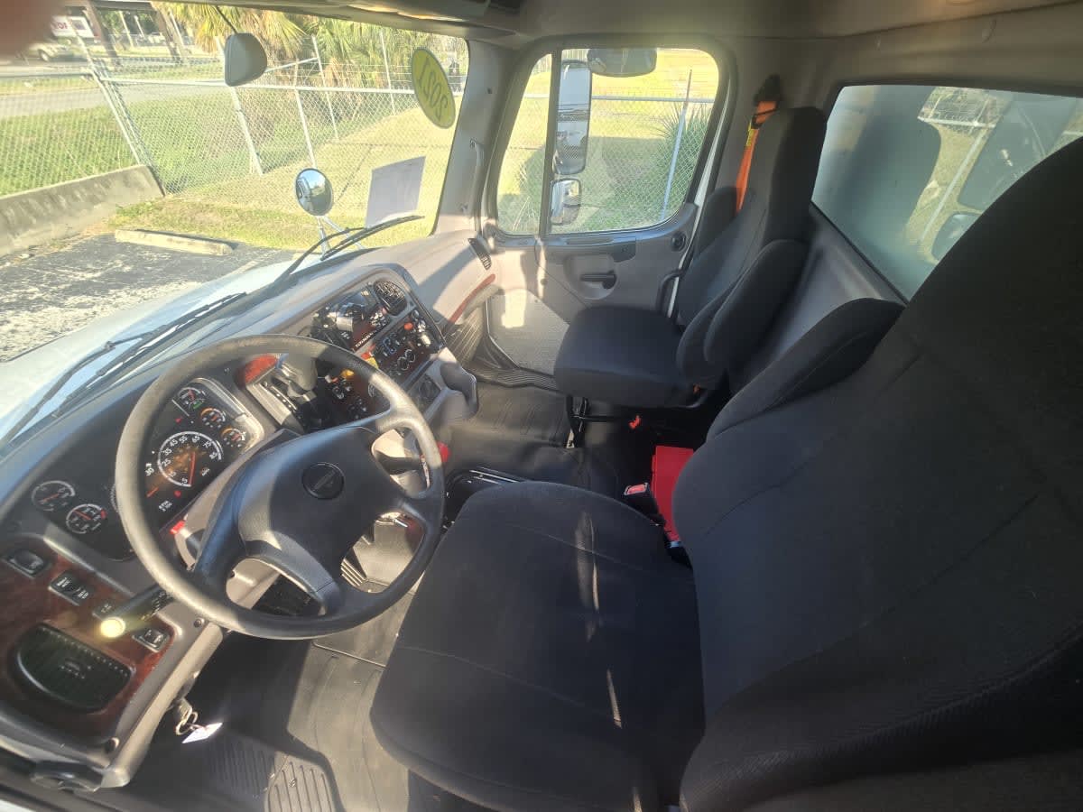 2021 Freightliner M2 106 in Tampa, FL — photo 7