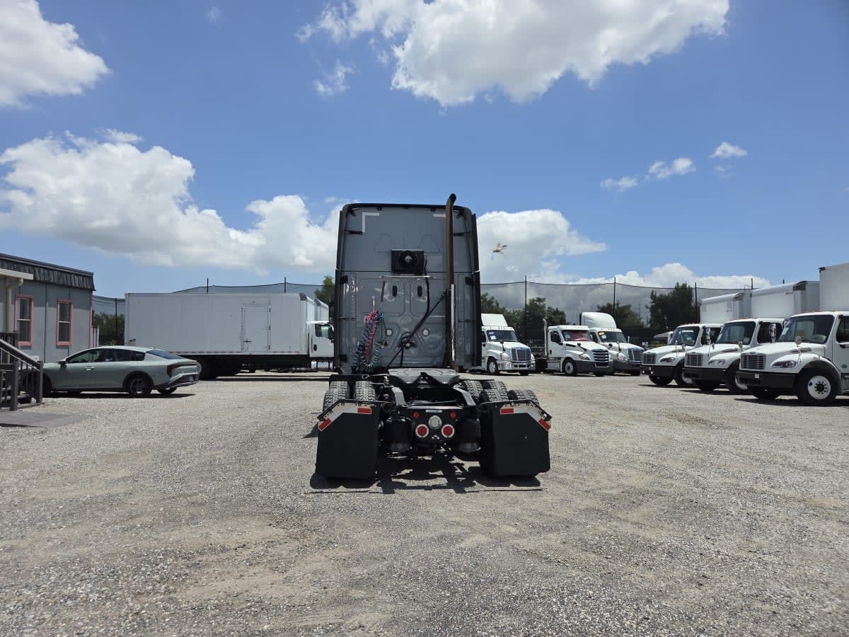 2021 Freightliner Cascadia in St. Rose, LA — photo 5