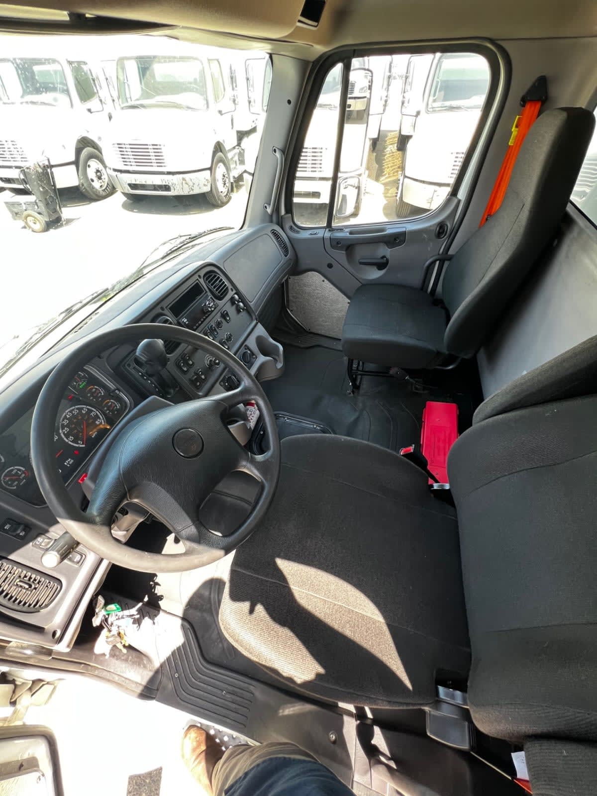 2021 Freightliner M2 106 296306
