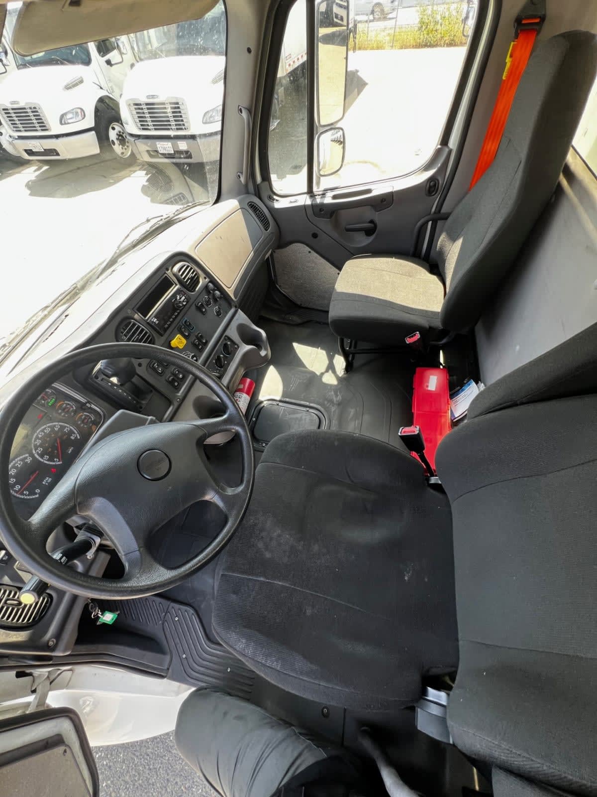 2021 Freightliner/Mercedes M2 106 296314