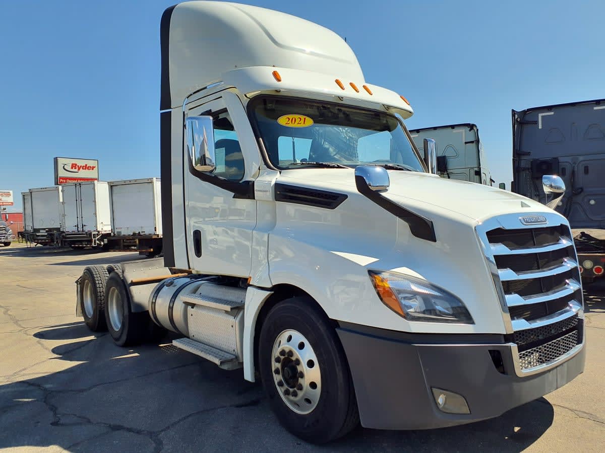 2021 Freightliner Cascadia in Oak Creek, WI — photo 3