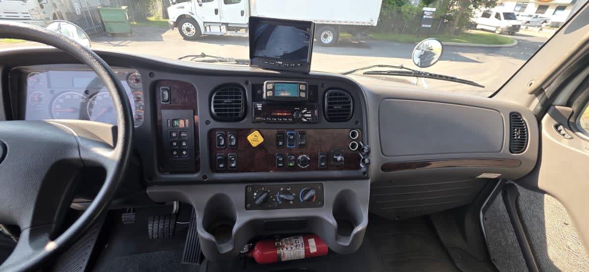 2021 Freightliner/Mercedes M2 106 296398