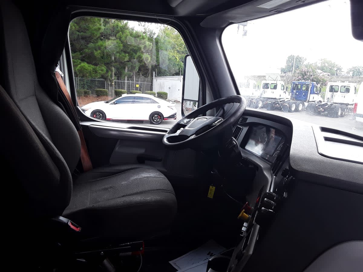 2021 Freightliner Cascadia in Charlotte, NC — photo 6