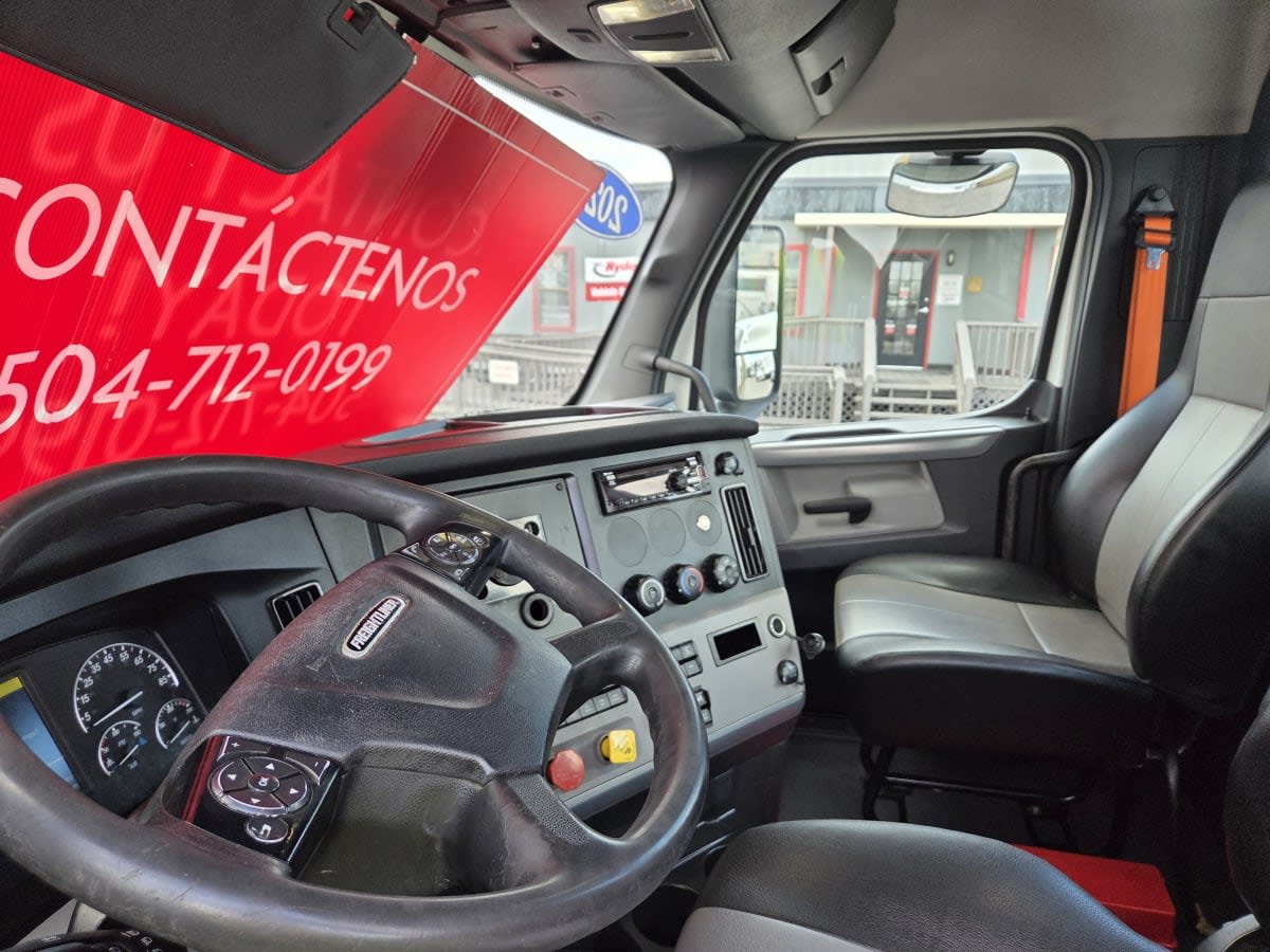 2021 Freightliner - image 7