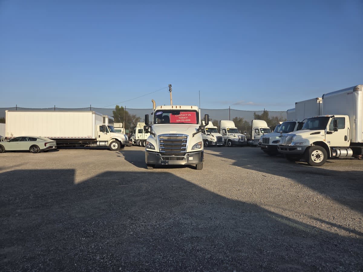 2021 Freightliner - image 2