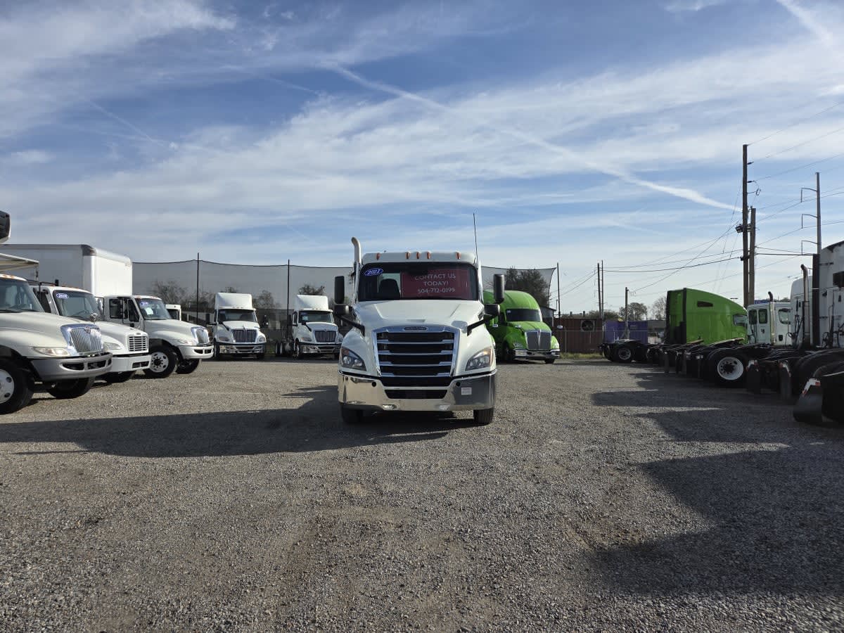2021 Freightliner - image 2