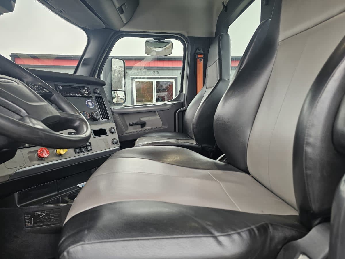 2021 Freightliner - image 7