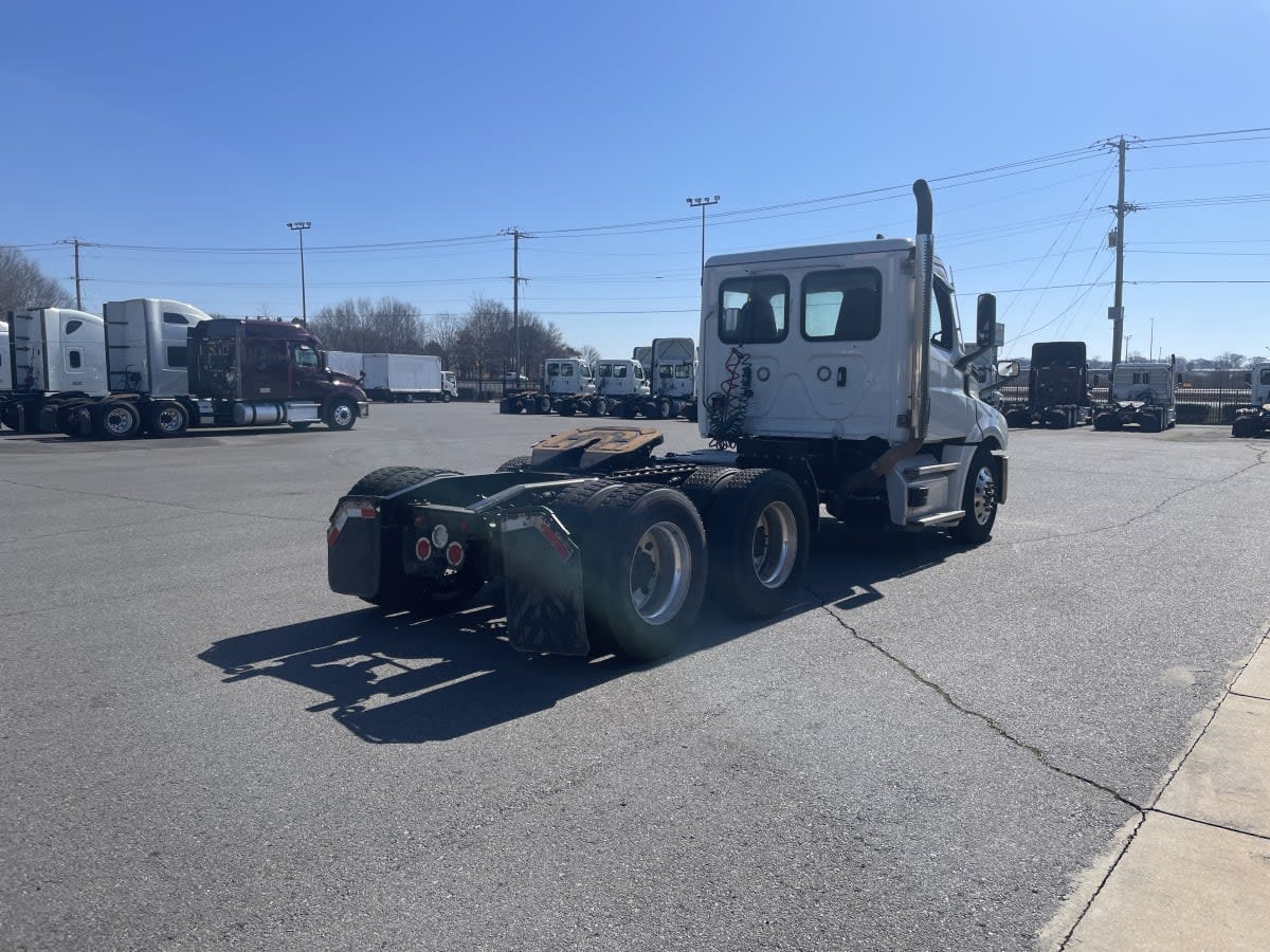 2021 Freightliner - image 4