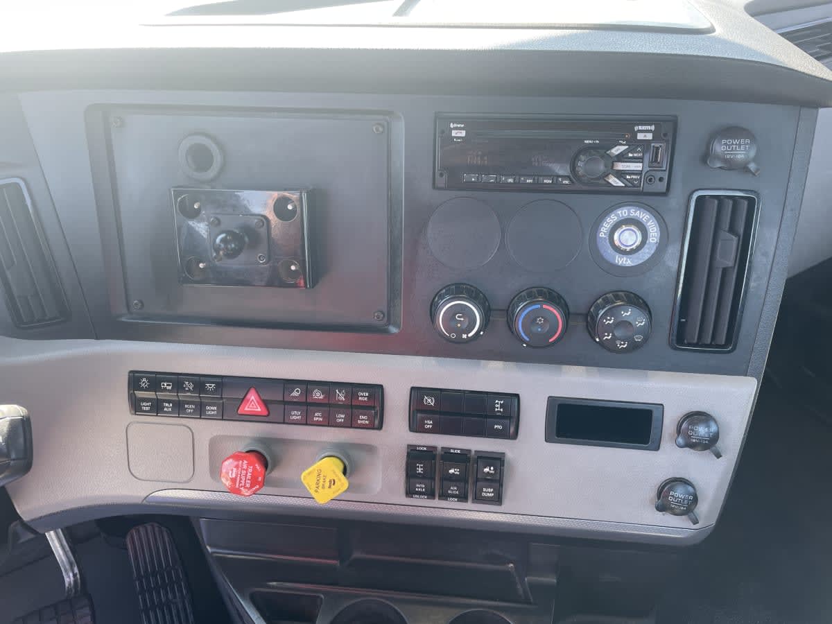 2021 Freightliner - image 8
