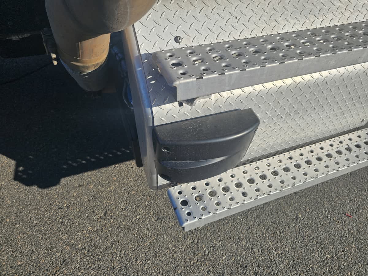 2021 Freightliner - image 9