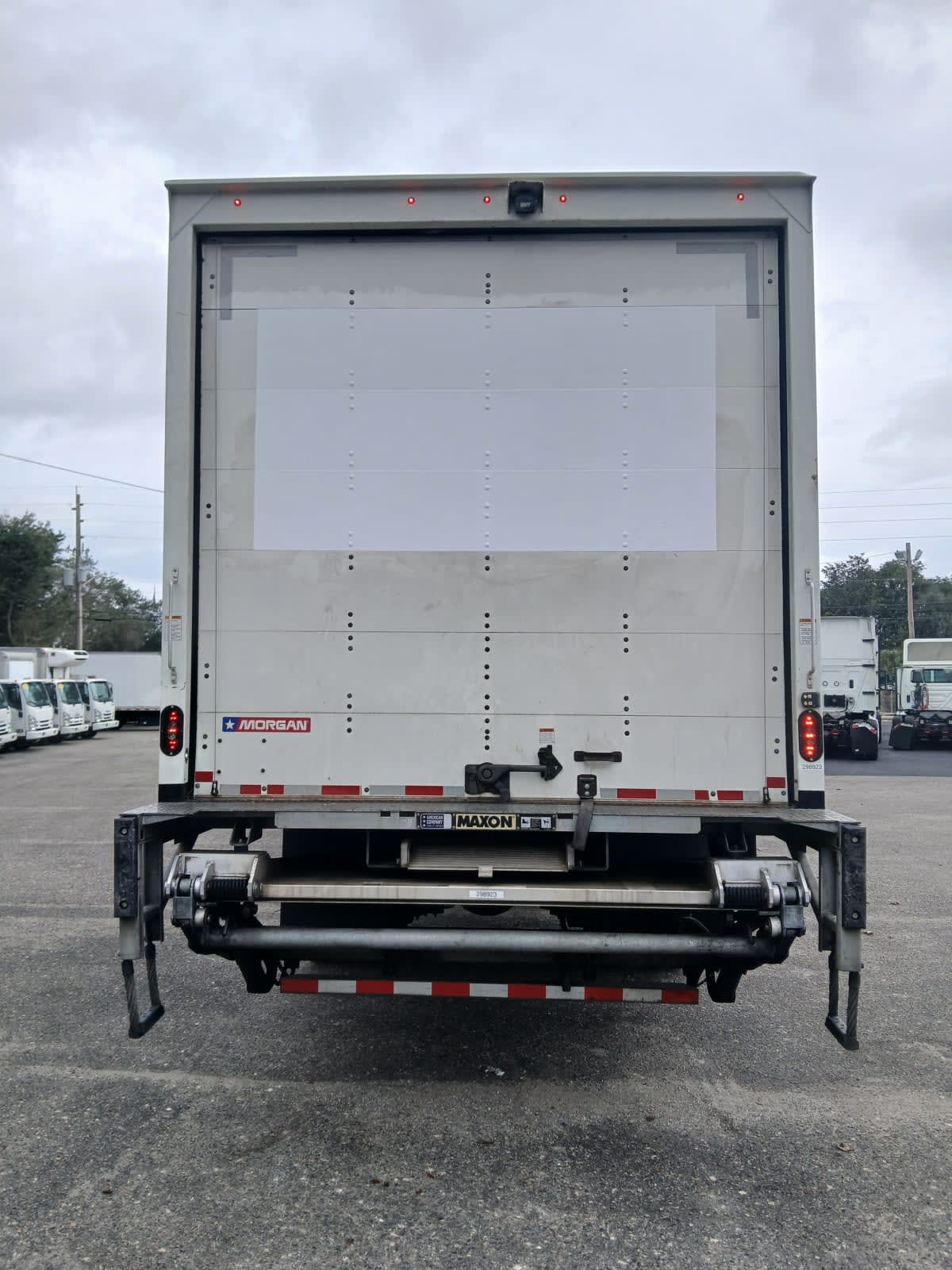 2021 Freightliner/Mercedes M2 106 298923