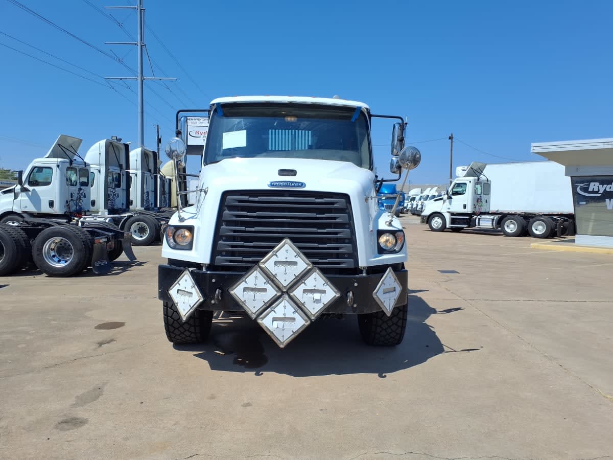 2020 Freightliner 114SD in Dallas, TX — photo 2
