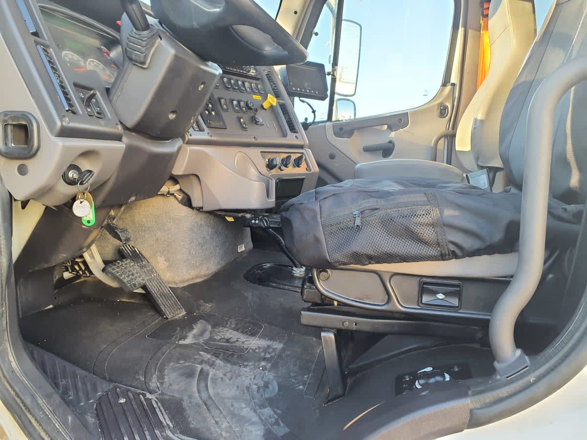 2020 Freightliner/Mercedes 114SD 299099